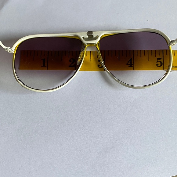 Foster Grant White and Yellow Sunglasses - Picture 8 of 8